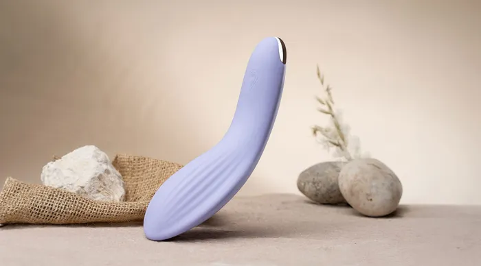 Female Sex Toys | NIYA 2 - Ergonomische Massager - Lichtblauw - NIYA