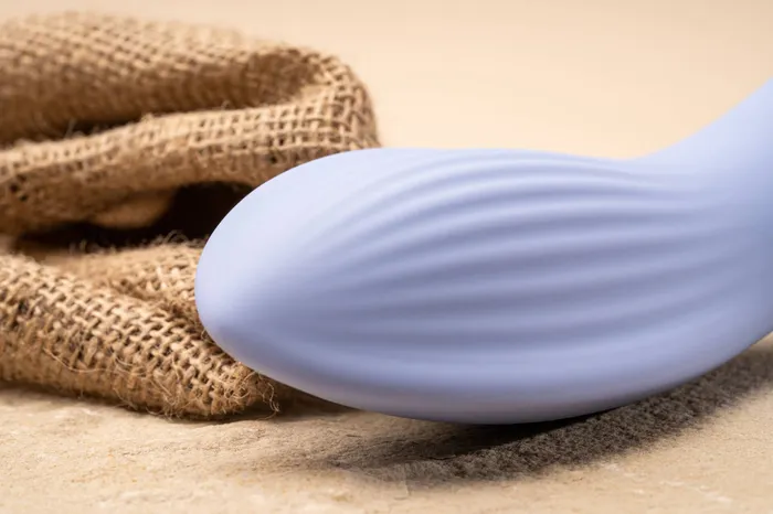 Female Sex Toys | NIYA 2 - Ergonomische Massager - Lichtblauw - NIYA